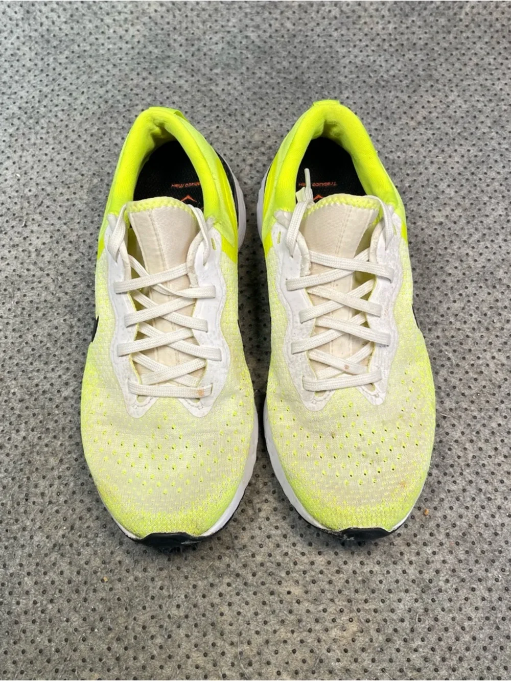 Nike Odyssey React Volt White Running Shoes Size 8 Women’s